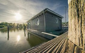 Lieblingsplatz Parey - Schwimmendes Seehotel